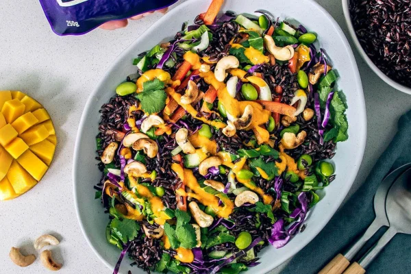 Black Rice Rainbow Salad by @_plantbaes_